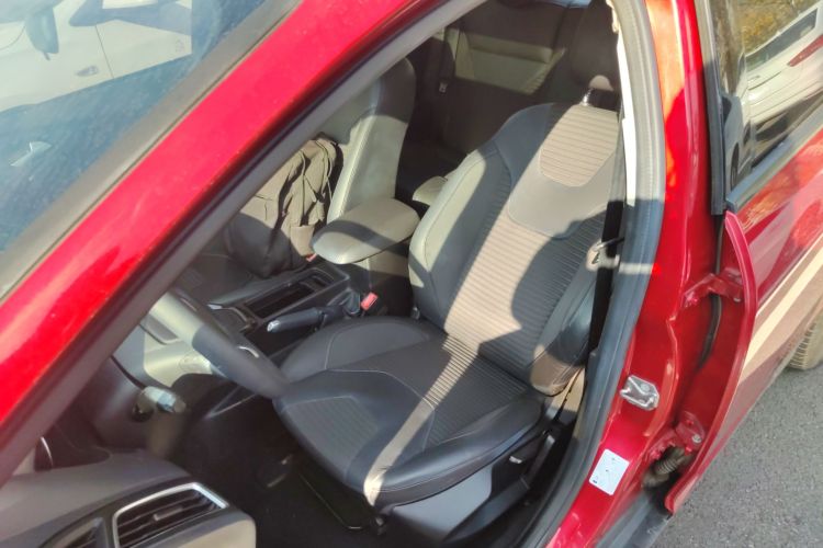 福特 福克斯 2015款 三厢 1.6L 自动风尚型中控内饰19