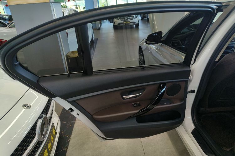 宝马3系 2019款 320Li 时尚型中控内饰49