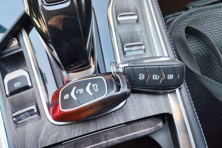 蓝电E5 2023款 1.5L DE-i 100KM畅享型 7座中控内饰11