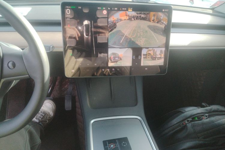 特斯拉 Model Y 2022款 改款 后轮驱动版中控内饰16