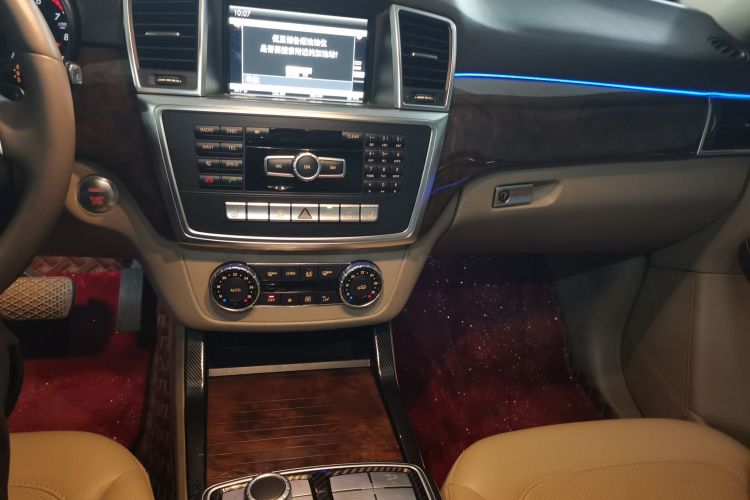 奔驰M级 2014款 ML 400 4MATIC动感型中控内饰16