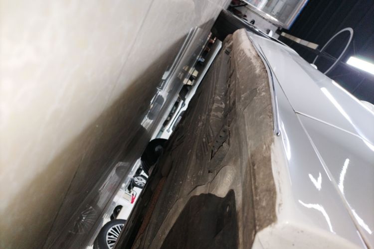 奔驰C级 2022款 改款 C 200 L 运动版局部细节9001