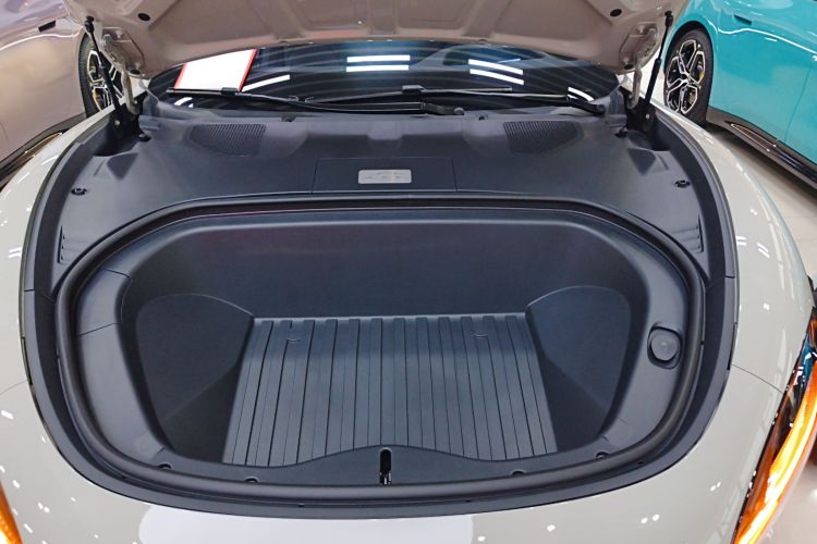 小米汽车 小米SU7 2024款 四驱超长续航高阶智驾Max版机舱底盘24