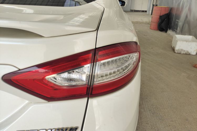 福特 蒙迪欧 2013款 2.0L GTDi240豪华运动型车身外观9