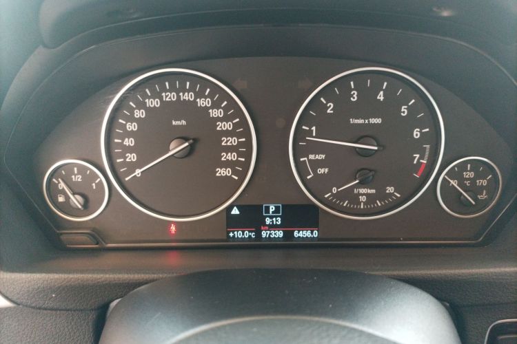 宝马3系 2015款 320i 时尚型中控内饰14