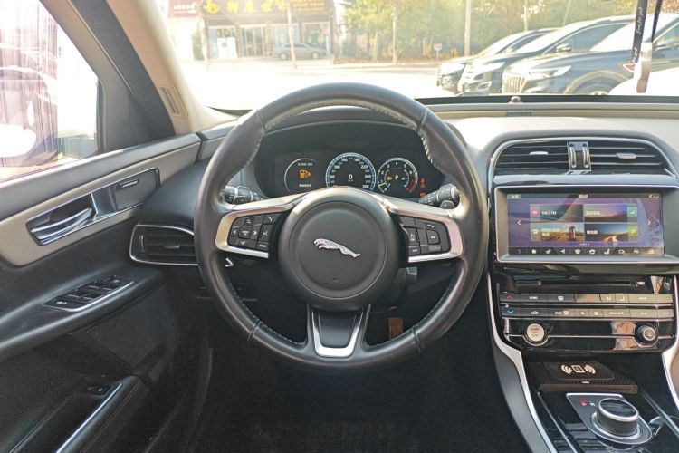 捷豹XEL 2018款 2.0T 250PS 尊享版中控内饰13