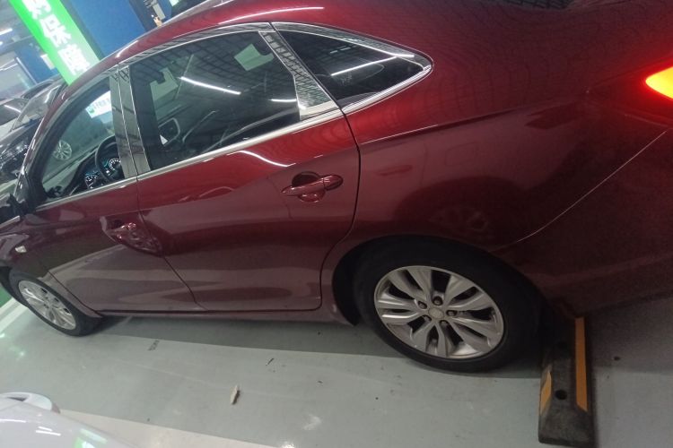 别克 英朗 2021款 改款 典范 1.5L 自动精英型车身外观4