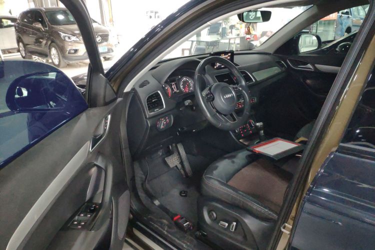 奥迪Q3 2018款 30周年年型 30 TFSI 时尚型中控内饰20