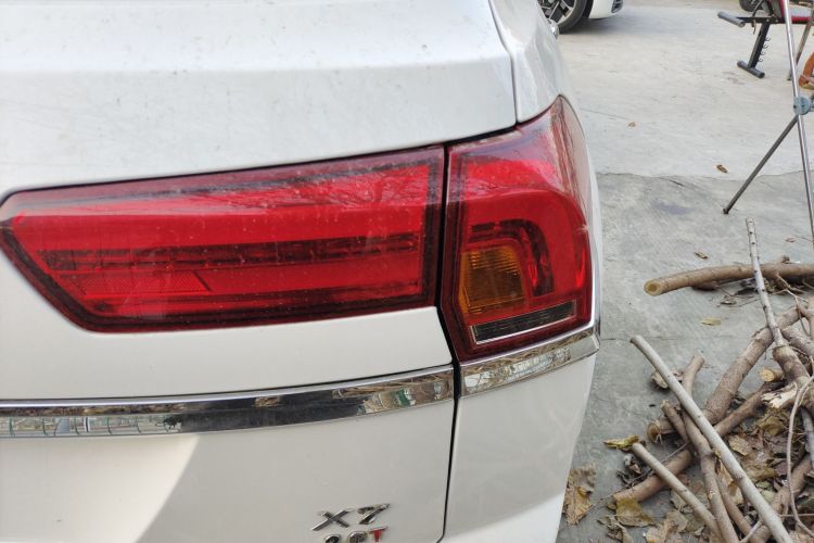 众泰 大迈X7 2018款 2.0T 自动尊贵型车身外观9