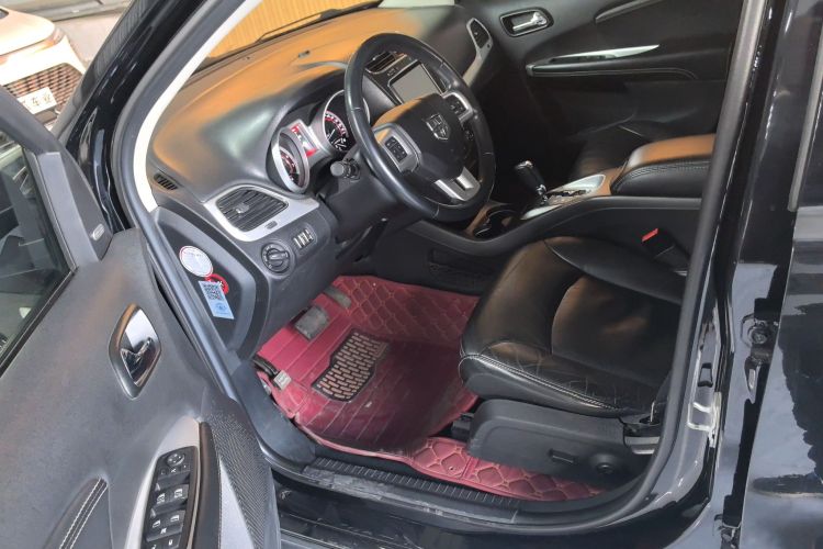 道奇 酷威 2013款 2.4L 两驱尊尚版中控内饰20