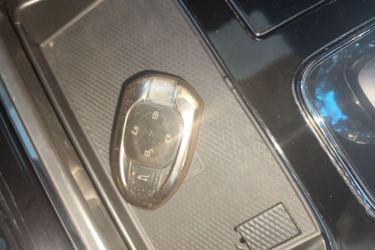 广汽传祺 传祺M8 2023款 宗师系列 双擎 御尊版中控内饰11