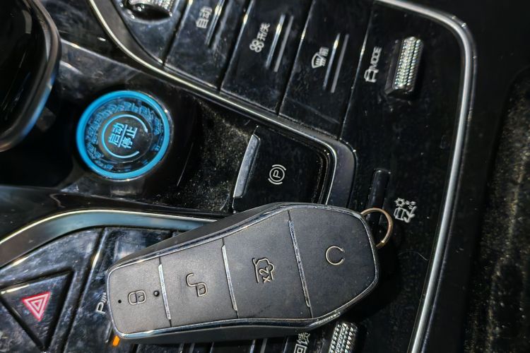 比亚迪 秦PLUS 2024款 荣耀版 EV 420KM领先型中控内饰11