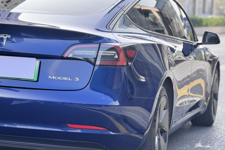 特斯拉 Model 3 2021款 标准续航后驱升级版车身外观9