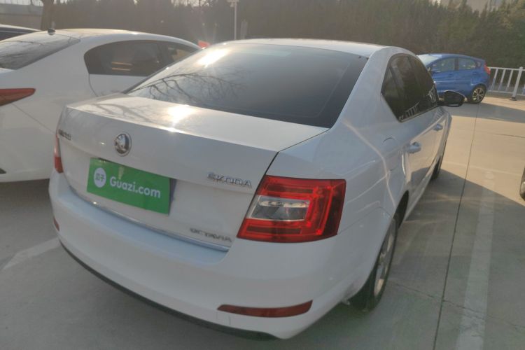 斯柯达 明锐 2015款 1.6L 手动逸俊版车身外观7