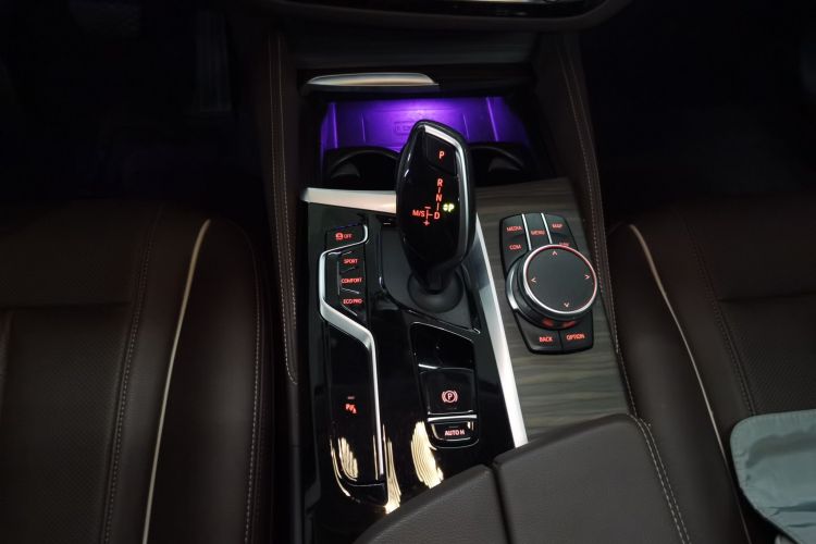 宝马5系 2023款 530Li xDrive 豪华套装中控内饰18