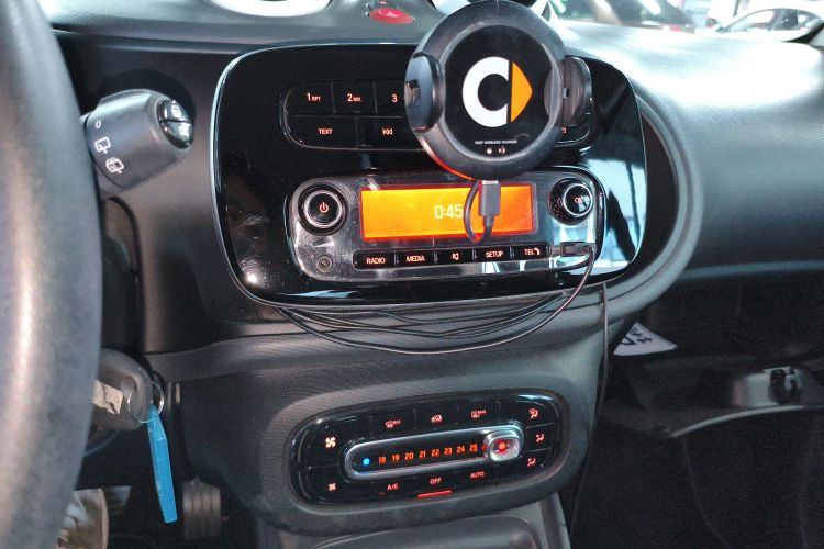 smart fortwo 2018款 1.0L 52千瓦硬顶灵动版 国V中控内饰16