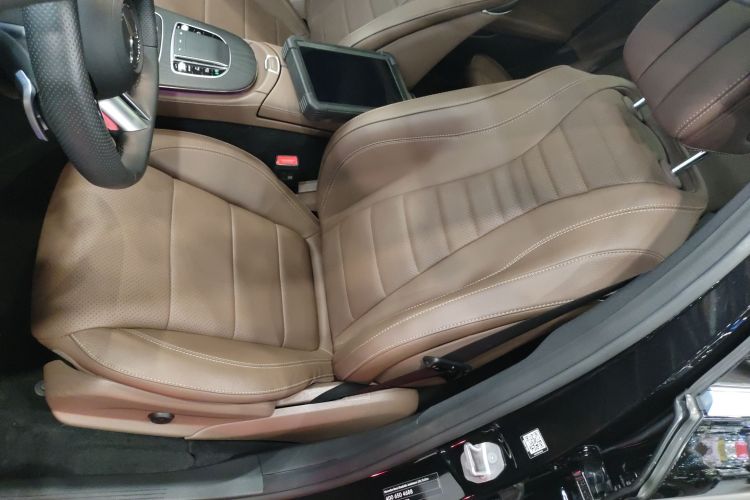 奔驰E级 2023款 改款 E 300 L 运动时尚型中控内饰19