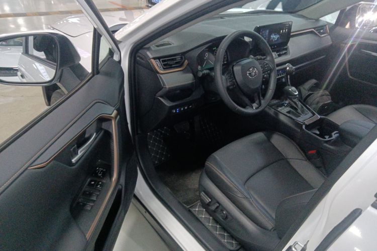 丰田 威兰达 2024款 2.0L CVT两驱豪华PLUS版中控内饰20