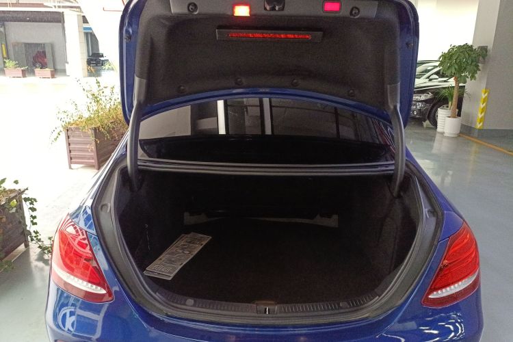 奔驰E级 2018款 E 300 L 运动时尚型局部细节23