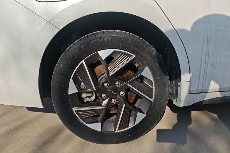 埃安 AION S Plus 2023款 70 乐享版 三元锂车身外观6008