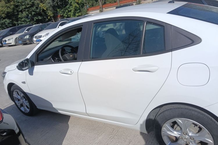 雪佛兰 科沃兹 2020款 325T 自动欣悦版车身外观4