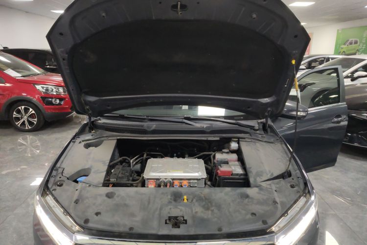 比亚迪 秦新能源 2019款 高续航版 尊贵型机舱底盘24