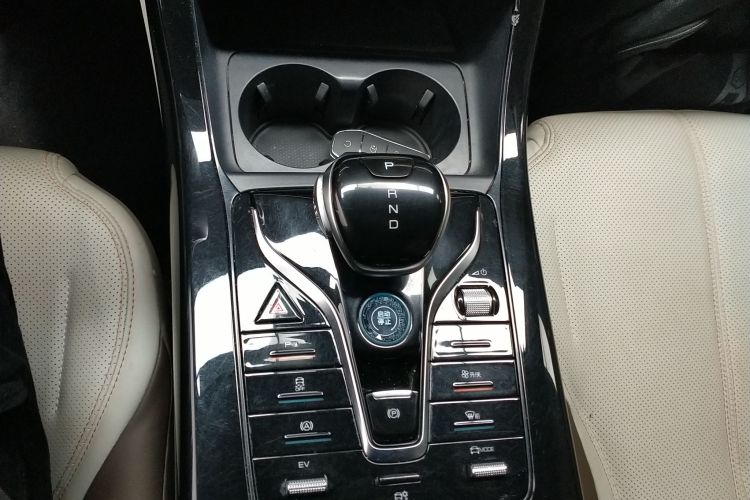 比亚迪 秦PLUS 2024款 荣耀版 DM-i 55KM领先型中控内饰18