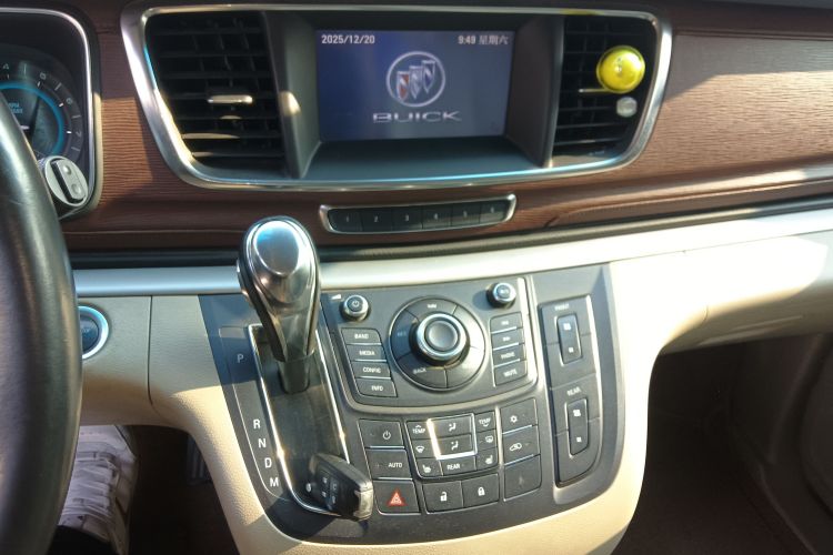 别克GL8 2014款 3.0L GT豪华商务豪雅版中控内饰16