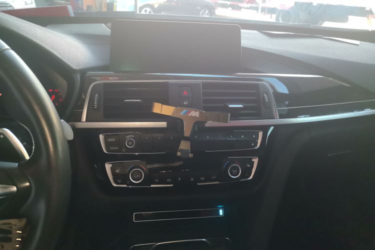 宝马3系GT 2020款 330i M运动曜夜版中控内饰16