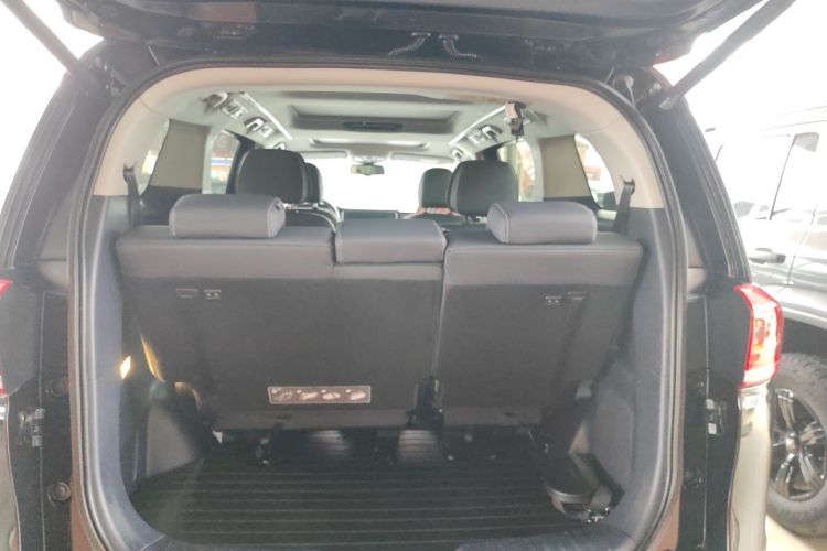 广汽传祺 传祺M8 2023款 领秀系列 390T 尊贵版机舱底盘23