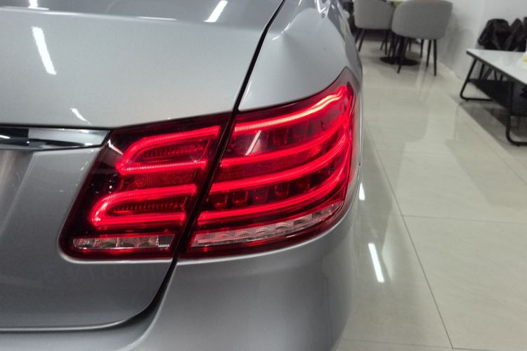 奔驰E级 2014款 改款 E 300 L车身外观9