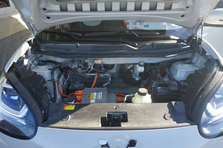 五菱汽车 五菱缤果 2023款 333km 快享款机舱底盘24