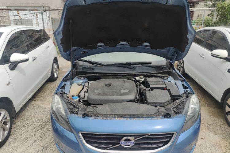 沃尔沃V40 2016款 T3 智逸版机舱底盘24