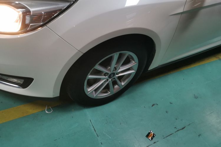 福特 福克斯 2015款 三厢 EcoBoost 125 自动超能风尚型车身外观6007