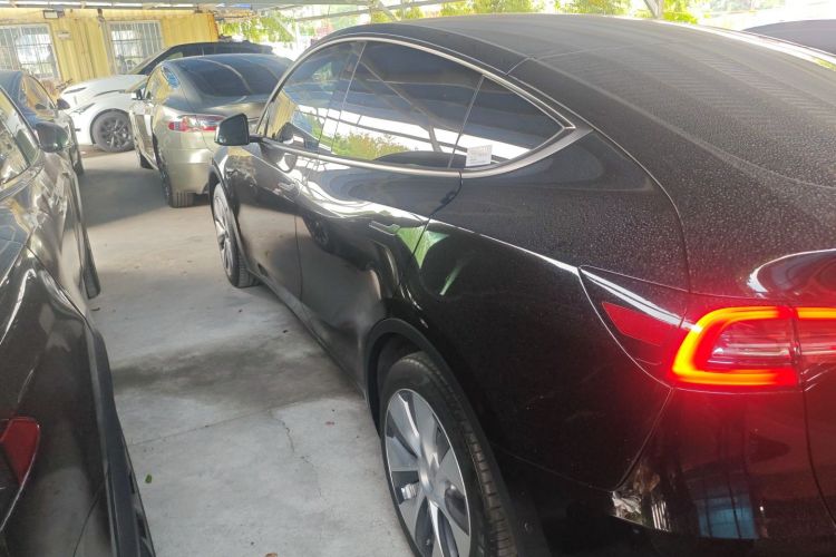 特斯拉 Model Y 2022款 改款 后轮驱动版车身外观4