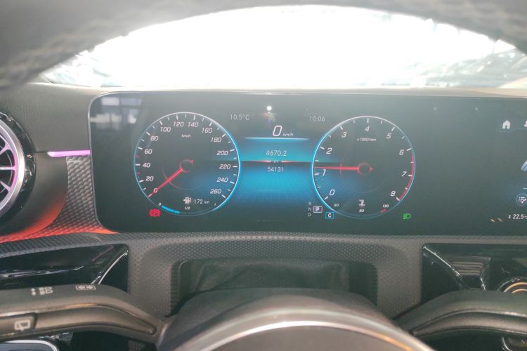 奔驰A级(进口) 2021款 A 200 动感型中控内饰14