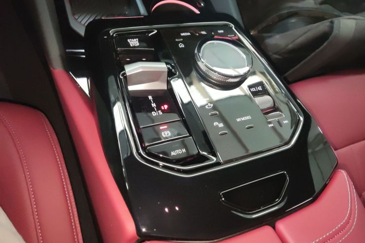 宝马5系 2025款 530Li 领先型 M运动套装局部细节18