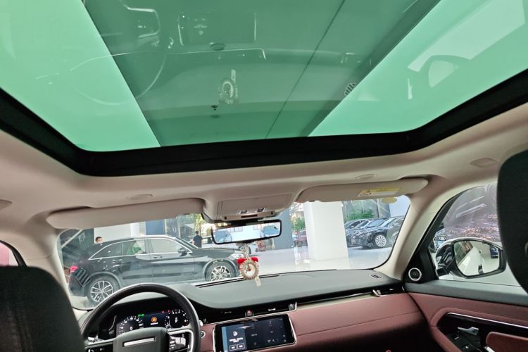 路虎 揽胜极光 2022款 极光L 249PS R-Dynamic 豪华版中控内饰22