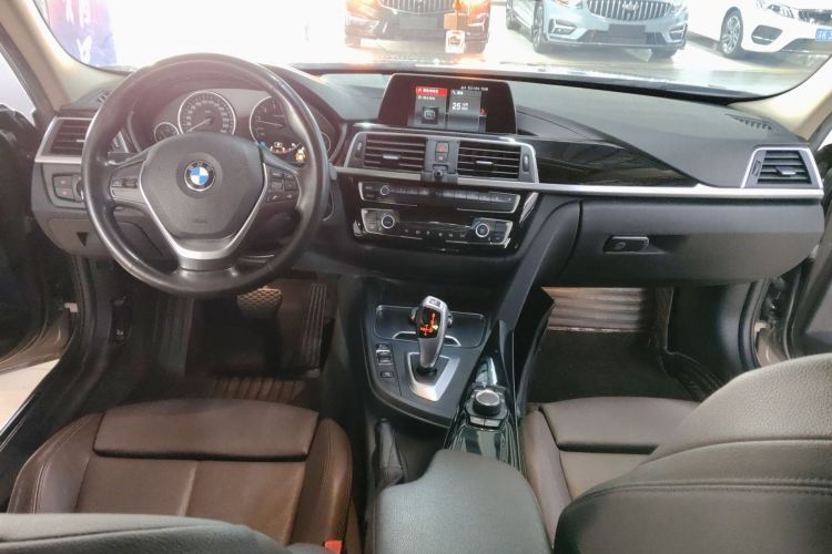 宝马3系 2018款 320Li 时尚型中控内饰12