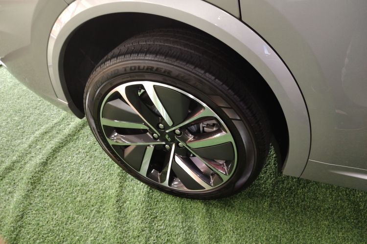 理想汽车 理想L9 2022款 Max车身外观6008