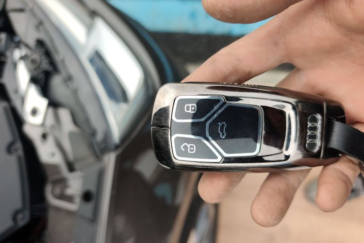 奥迪A4L 2019款 40 TFSI 进取型 国VI中控内饰7001