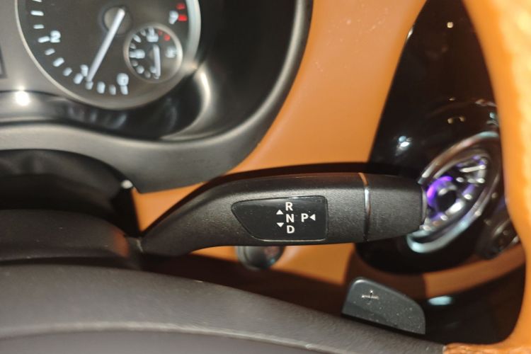 奔驰 威霆 2023款 2.0T 精英版 7座局部细节18