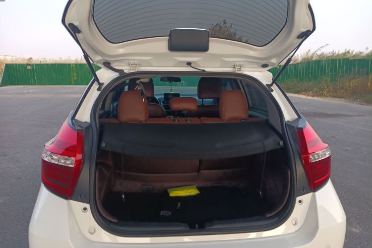 丰田 YARiS L 致炫 2022款 1.5L CVT领先PLUS版机舱底盘23