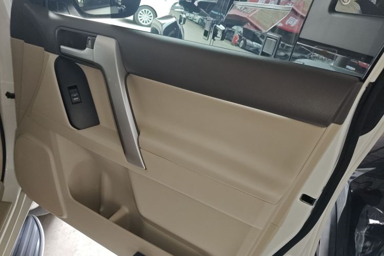 丰田 普拉多 2018款 3.5L 自动TX-L中控内饰7005