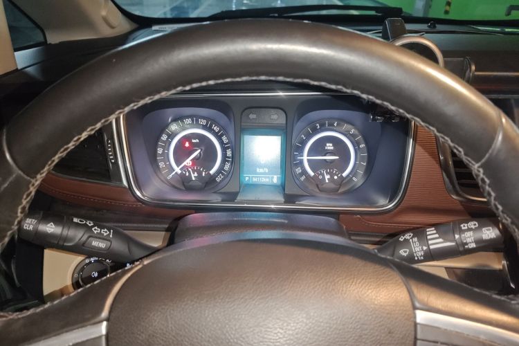 别克GL8 2017款 25S 尊贵型 国V中控内饰14