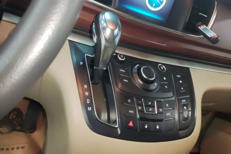 别克GL8 2017款 25S 舒适型 国V中控内饰18