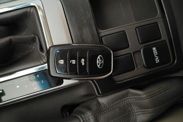 丰田 普拉多（平行进口） 中控内饰7001