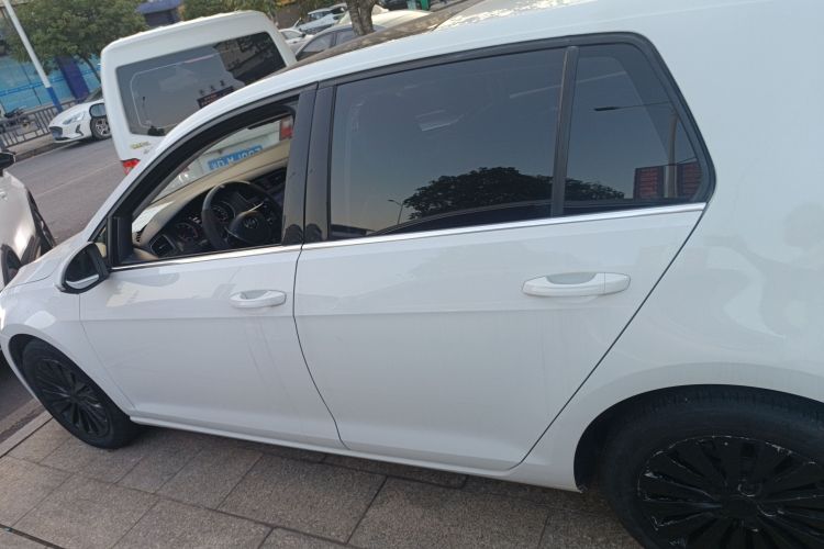 大众 高尔夫 2016款 230TSI 自动舒适型车身外观4