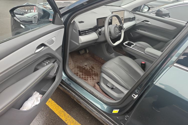 奔腾 悦意03 2025款 565km 臻享版中控内饰7003