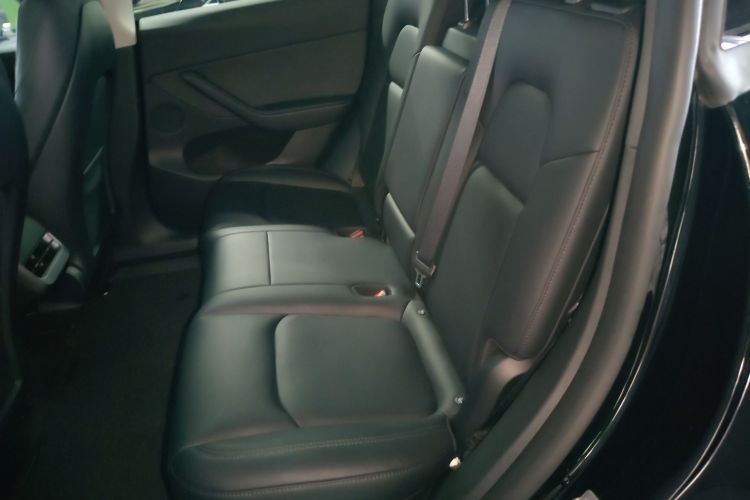 特斯拉 Model Y 2023款 后轮驱动版中控内饰7004